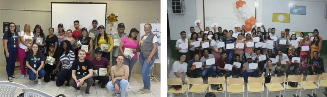 Montagem com duas fotos com o grupo diversos de pessoas mostrando seus certificados. Na foto da esquerda, está a turma de Chapecó (SC) que participou da oficina de educação financeira. Já na foto da direita, está o pessoal formado pela segunda turma de português em Lucas do Rio Verde (MT).