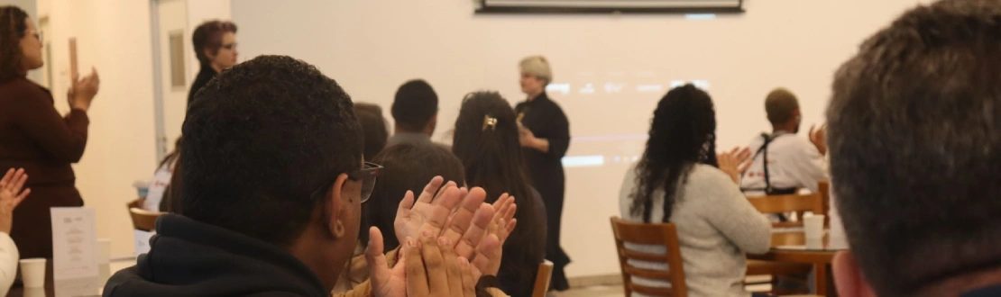 Foto com parte das pessoas que participaram da cerimônia de formatura da segunda turma do Sabor e Cultura.