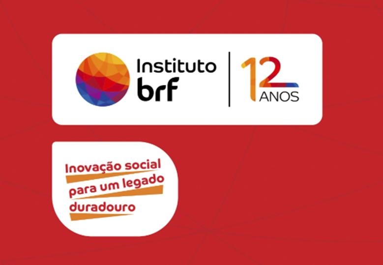 Arte com fundo vermelho, logo do Instituto BRF com o selo 12 anos e o texto “Inovação social para um legado duradouro”.