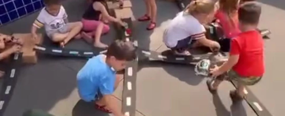 Arrecadação de brinquedos para doação para centro municipal de educação inf